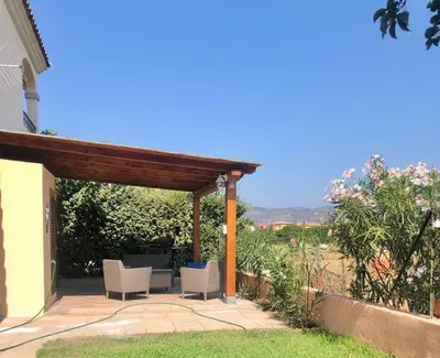 Giardino di ISS Travel, Apartment Euro in San Teodoro, groundfloor, 2 bedrooms, 6 beds, with air conditioning