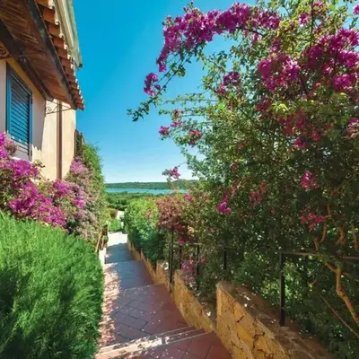 Apartment 3 beds ground floor with garden in Marinella just 100 mt from the beach