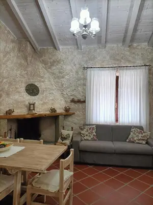 Area soggiorno di Funtana e Caddos apartment