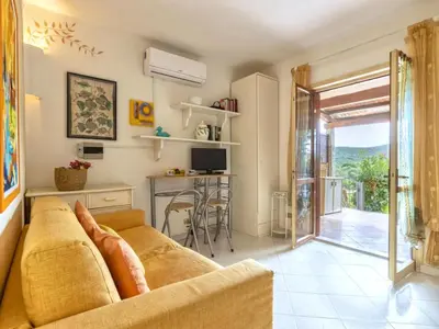 TV o dispositivi per l'intrattenimento presso Studio 3 beds in Marinella just 150 mt from the sea