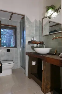 Bagno di Holiday Home Cosima mit Blick auf das Wasser by Interhome