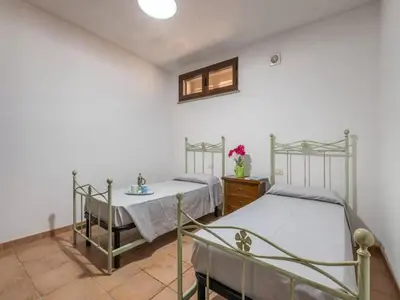 Letto o letti in una camera di Home thoughtfully designed to offer comfort