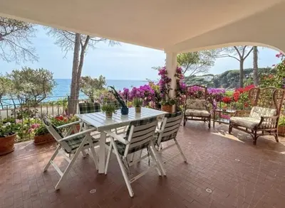 Paesaggio naturale nelle vicinanze della villa