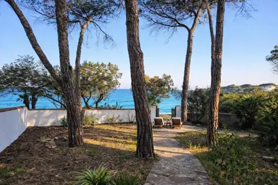 Paesaggio naturale nelle vicinanze della villa