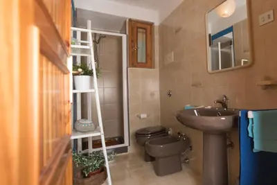 Bagno di Le Sunrise - Appartamenti a 350 mt dal mare e con giardino privato