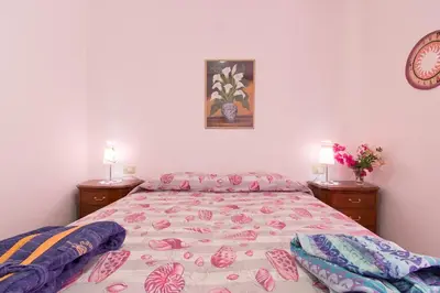 Letto o letti in una camera di Cosy house a walk to the beach!