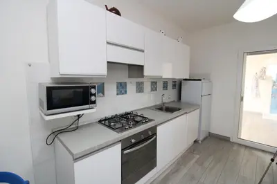 Cucina o angolo cottura di Beach Apartment- Fronte Spiaggia