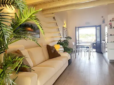 Area soggiorno di Casabel - Appartamento con veranda panoramica a Orosei