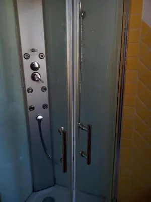 Bagno di Camera tripla con bagno privato e aria condizionata