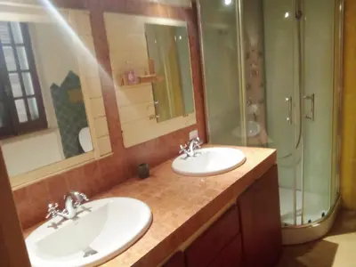 Bagno di Camera tripla con bagno privato e aria condizionata