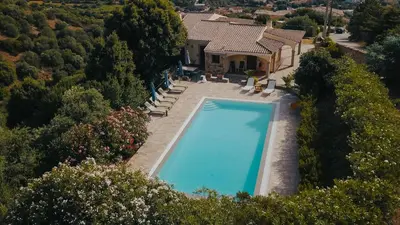 Piscina di Villa Alba Sul Mare o nelle vicinanze