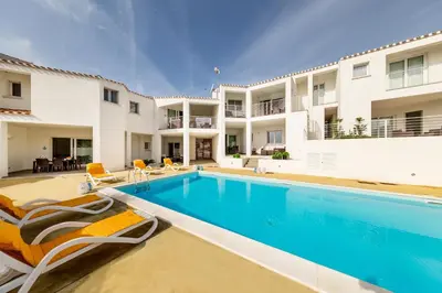 Piscina di Caneis Apartments o nelle vicinanze