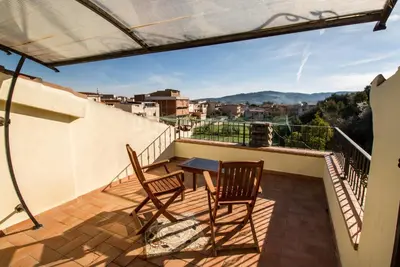 Vista generica sulle montagne o vista sulle montagne dall'interno dell'appartamento