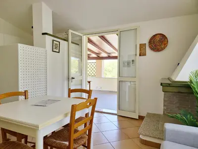 Cucina o angolo cottura di Villa Scogliera - Appartamenti con veranda a circa 700 mt dalla spiaggia di Fuile e Mare