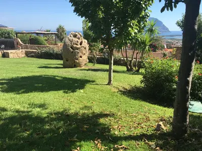 Paesaggio naturale nelle vicinanze della villa