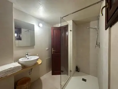 Bagno di Hotel S'Ortale Possibilità di Parcheggio interno e Ristorante all'aperto