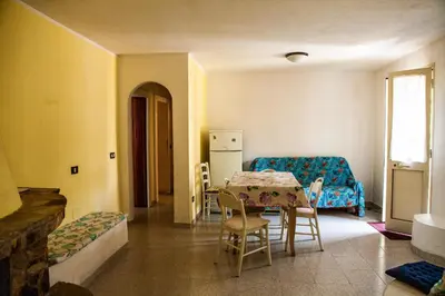 Area soggiorno di Casa Vacanze a 200 mt spiaggia con 5 camere 2 bagni e 10 posti letto