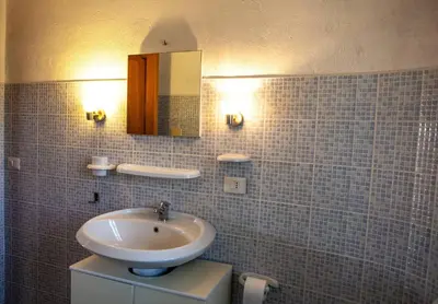 Bagno di Casa Vacanze a 200 mt spiaggia con 5 camere 2 bagni e 10 posti letto