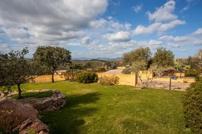 Paesaggio naturale nelle vicinanze della villa