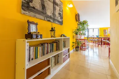 Biblioteca nell'appartamento