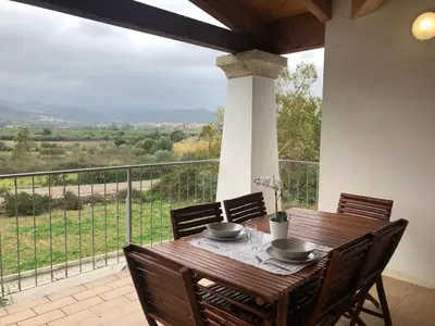 Vista generica sulle montagne o vista sulle montagne dall'interno dell'appartamento