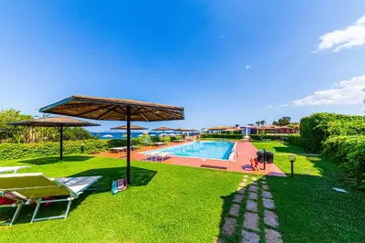 Piscina di Hotel L'Esagono o nelle vicinanze
