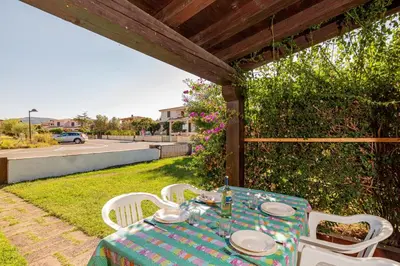 Giardino di Appartamento Trilocale Le Canne 6 posti letto con giardino