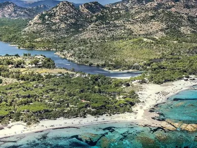 Paesaggio naturale nelle vicinanze della villa