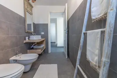 Bagno di villa Le farfalle
