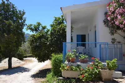 Giardino di Casa indipendente immersa nel verde con vista mare