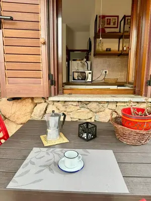 Set per la preparazione di tè e caffè presso Trilocale climatizzato con cortile