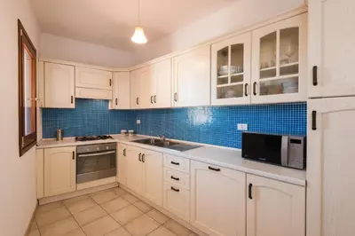 Cucina o angolo cottura di Apartment in S'Abba e Sa Pedra complex with pool