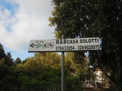 Certificato, attestato, insegna o altro documento esposto da Casa Solotti