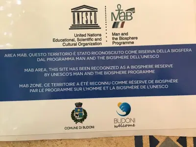 Certificato, attestato, insegna o altro documento esposto da Residence La Pineta