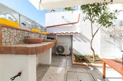 Cucina o angolo cottura di Purple Flower Suite Apartment