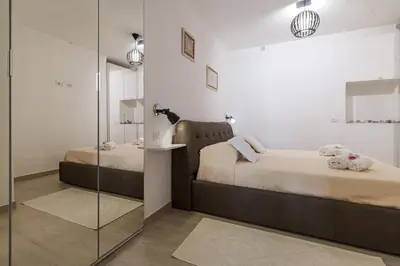 Letto o letti in una camera di Purple Flower Suite Apartment