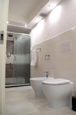 Bagno di Purple Flower Suite Apartment