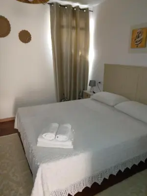 Letto o letti in una camera di Bilocale al piano terra a 3 minuti dal mare a La Caletta