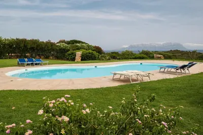 Piscina di Spiaggia Bianca Pedra Rosa - Your House in Sardinia o nelle vicinanze