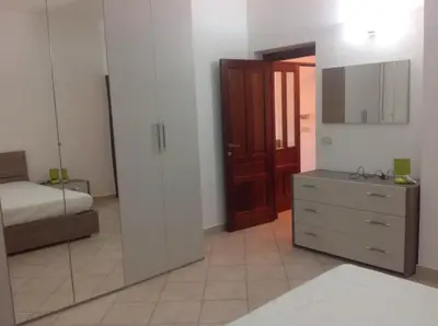 Letto o letti in una camera di casa la caletta