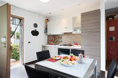 Cucina o angolo cottura di 8 Via V. Monti