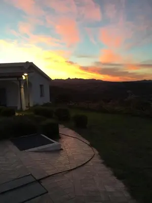 Alba o tramonto visti dall'interno dell'agriturismo o dai dintorni