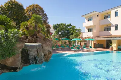 Piscina di Hotel Maria Rosaria o nelle vicinanze