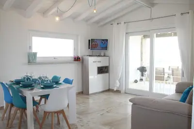 TV o dispositivi per l'intrattenimento presso R House Budoni