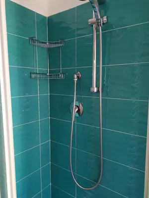 Bagno di Confortevole appartamento a pochi passi dal mare