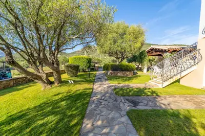 Giardino di ISS Travel, L'Uddastru Panoramic Apartments - with private outdoor terrace