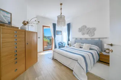 Letto o letti in una camera di Villa Gaviel, villa con accesso diretto al mare