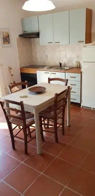 Cucina o angolo cottura di Monolocale indipendente con giardino