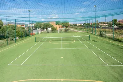 Attività di tennis o squash presso l'hotel o nelle vicinanze