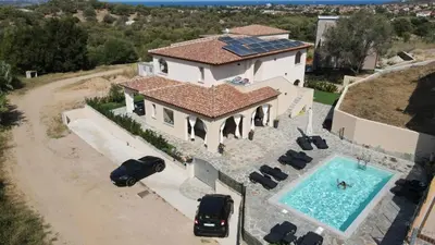 Piscina di MOLAROTTO CAMERE CON ANGOLO COTTURA o nelle vicinanze